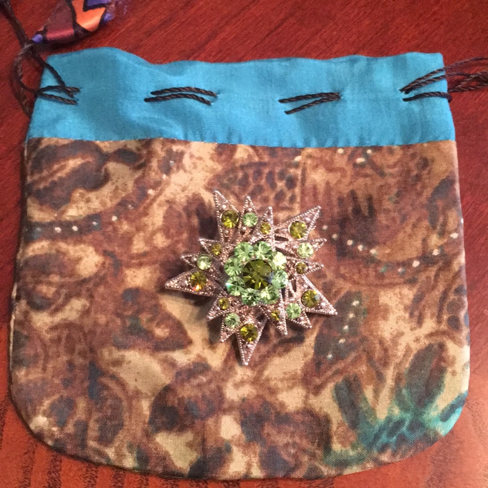 Chico’s 1 1/2” layered starburst pin with bag